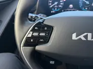 Kia Niro 1.6i Hybrid DynamicLine | Zeer nette auto | Cruise Control Adaptief | LM Velgen 16 ' | Carplay | File Assistent | Camera | Metallic lak | Fabrieksgarantie t/m 17-5-2032 | NAP