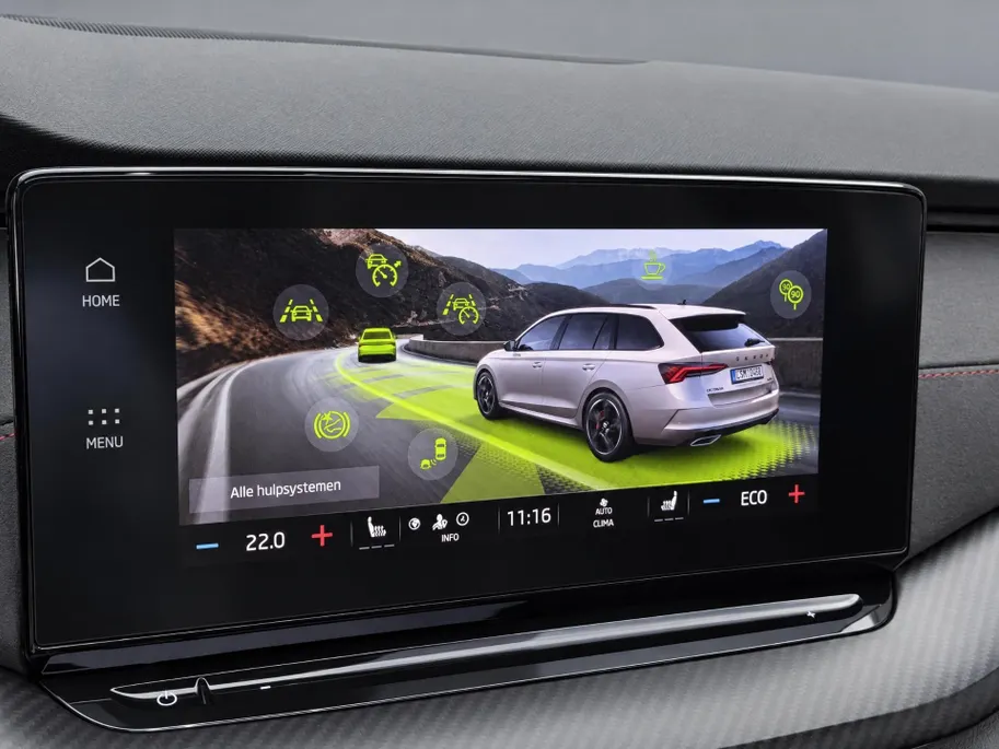 Škoda Octavia Combi 1.4 TSI RS iV PHEV 245pk DSG Business · Trekhaak inklap · Panoramadak · Camera · Head-Up Display · Dodehoeksensor · Keyless · Matrix LED ·