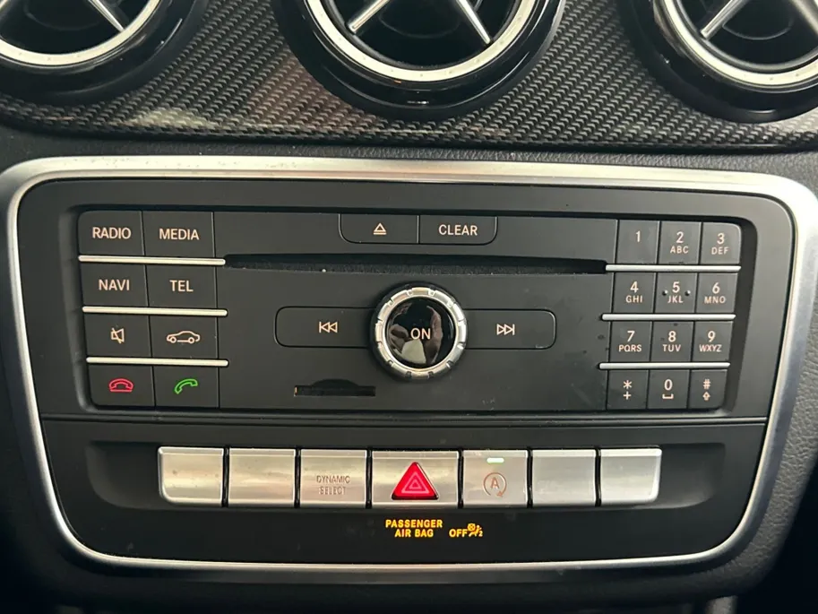 Mercedes-Benz GLA 200 Premium Automaat | Navigatie | Elektrische Achterklep | Lederen Bekleding