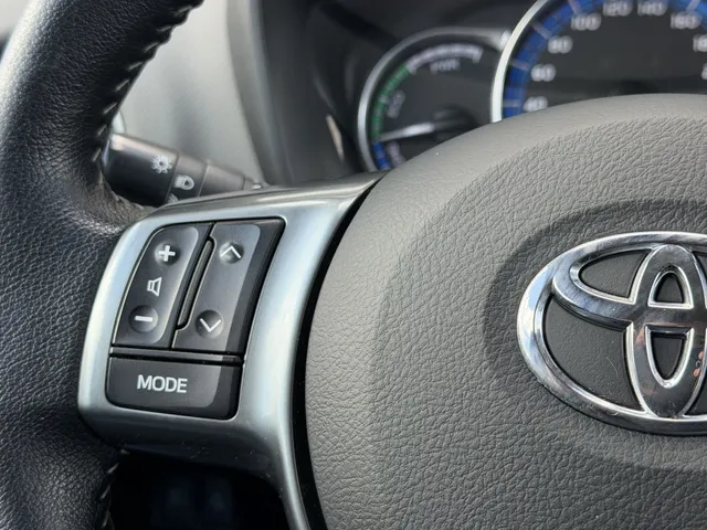 Toyota Yaris 1.5 Hybrid Trend Bi-Tone | Leer | Navigatie | LM Velgen