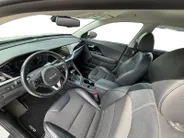 Kia Niro 1.6 GDi Hybrid DynamicLine | *1E EIGENAAR | TREKHAAK | FABRIEKSGARANTIE | APPLE CARPLAY/ ANDROID AUTO | NAVI | CAMERA | LMV | DAB+ | STOF/ LEDER | ETC…