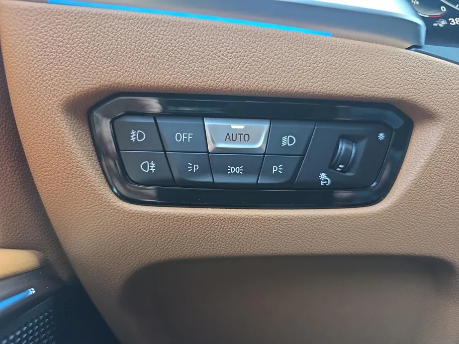 BMW 3 Serie Touring 320e Business Edition Plus | Dealer onderhouden! | 1e Eigenaar | Trekhaak | Achteruitrijcamera | Elektr. Achterklep | Lederen bekleding | Virtual cockpit | 12 maanden garantie