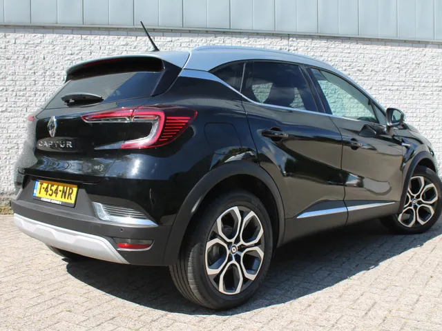 Renault Captur 1.3 TCe 140 PK Intens | Camera achter en sensoren voor | 18' LM Velgen |