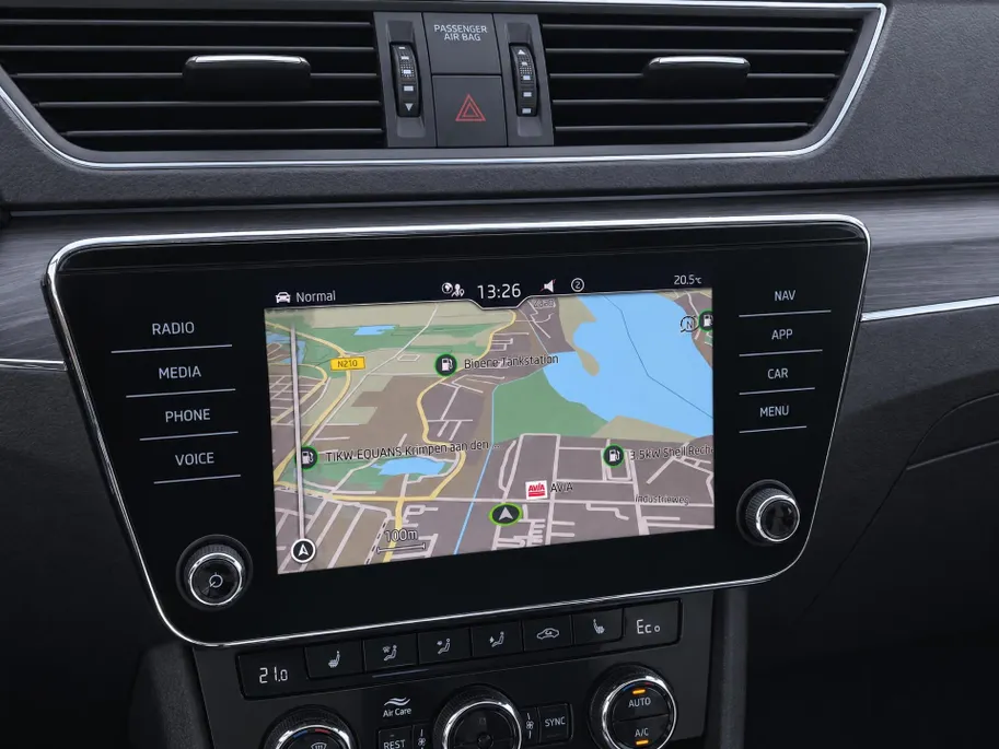 Škoda Superb Combi 1.4 TSI iV 218pk DSG Business Edition Plus · Camera · Inklap. Trekhaak · Stoelverwarming · Keyless · ACC · Apple/Android Car Play · Garantie t/m 17-06-2028 of 100.000km