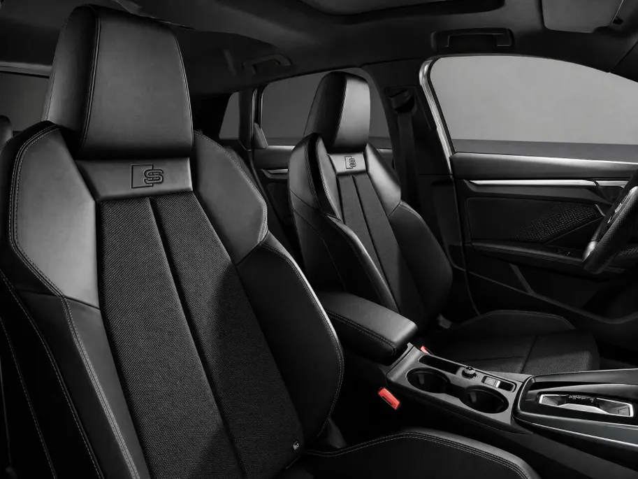 Audi A3 Sportback 40 TFSI e S edition 204 PK · Glazen panoramadak · Sonos premium 3d · Comfortpakket plus · MEGA Sale