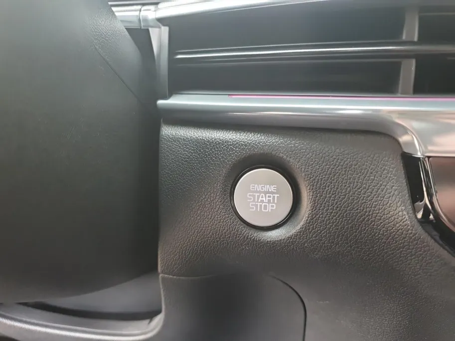 Kia Sorento 1.6 T-GDi Plug-in Hybrid 4WD ExecutiveLine 7p | Black Pack | Stoel verwarming en ventilatie | Panorama schuifdak | Sidebars | Lichtmetalen velgen 21inch | Lederen bekleding | Elektrisch bedienbare voorstoelen |