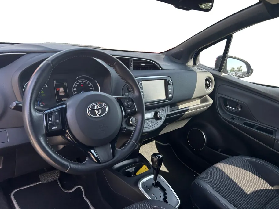 Toyota Yaris 1.5 Hybrid Bi-Tone |Automaat|climate controle| dakspoiler| extra getint glas| 12 maanden Bovag Garantie|