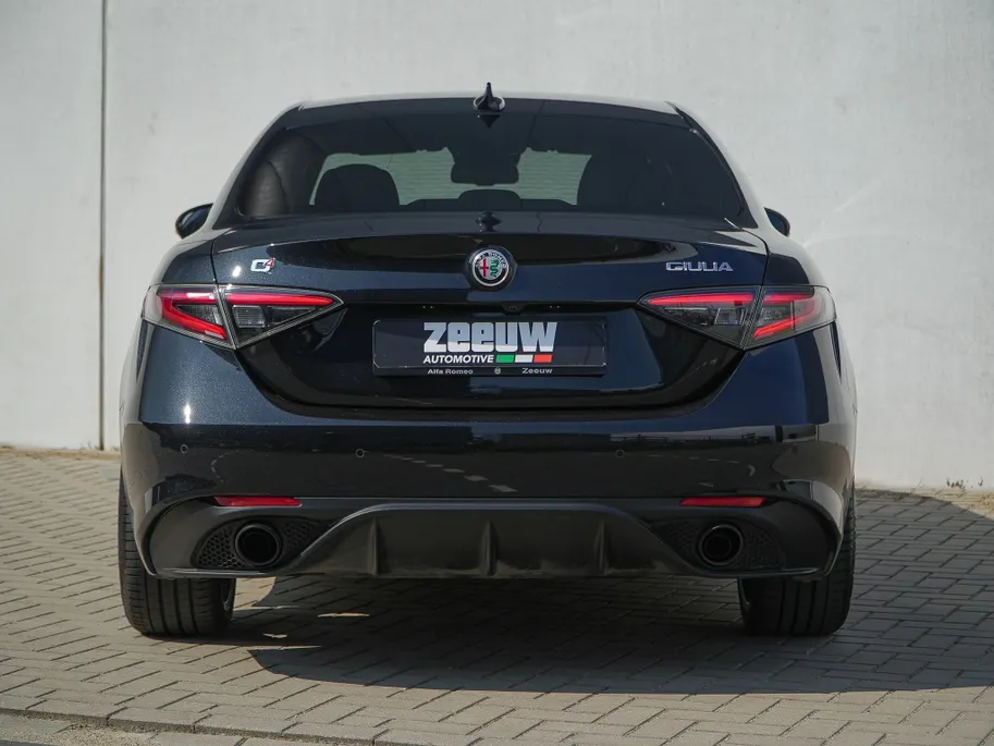 Alfa Romeo Giulia 2.0 Turbo 280 PK Competizione Q4 AWD | Harman | Veloce | 19'
