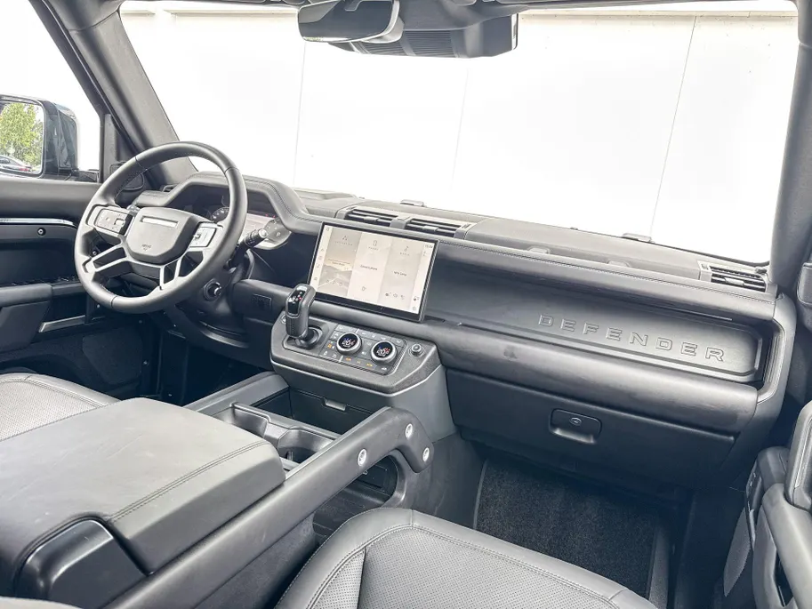 Land Rover Defender 110 2.0 P300e 110 X-Dynamic HSE