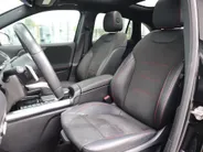 Mercedes-Benz GLA 200 Business Solution AMG l Trekhaak l Keyless l Panoramadak l Ambiente lichtpakket
