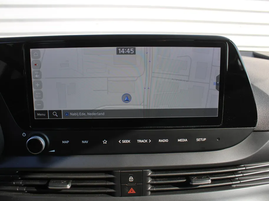 Hyundai i20 1.2 MPI Comfort | BTW Auto | Stuur-/stoelverwarming | Camera | Navi | Apple Carplay | Android Auto | Cruise | 16' LM | All seasons | Airco |