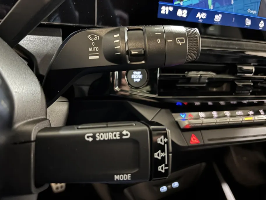 Renault Clio 160PK Hybrid Esprit Alpine Automaat | DEMO | Harman Kardon Audio | 360 Camera | Adaptive Cruise Control | Stoelverwarming | Apple CarPlay/Android Auto | Climate Control | Full LED | Lichtmetalen Velgen | Sportstoelen |