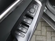 Kia EV6 Light Edition 63 kWh | Stuur-/stoelverwarming | Camera | 19' LM | LED | Adap. Cruise | Clima | Draadloze telefoonlader | 17% bijtelling |