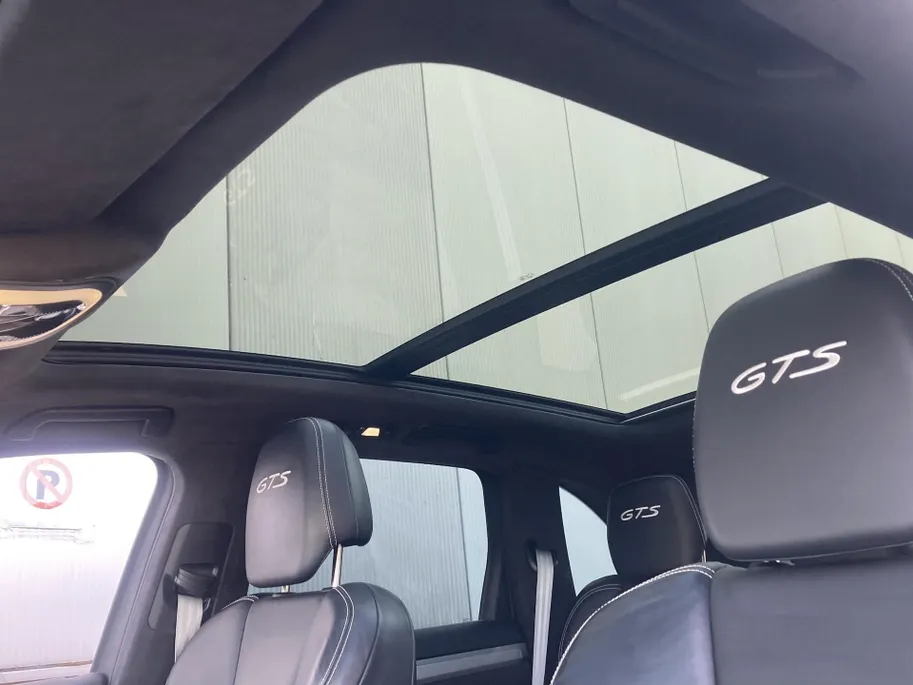 Porsche Cayenne 3.6 GTS 441 pk automaat Panoramadak - Alcantara Leder - Navigatie - Bose Audio - 21inch LM  - volledig onderhouden
