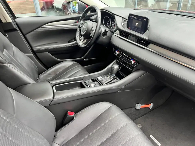 Mazda 6 Sportbreak 2.0 SkyActiv-G 165 Comfortplus Business AUTOMAAT | LEDER | Bose AUDIO | 19"LM VELGEN | STOEL- en STUURVERWARMING | STOEL VENTILATIE | APPLE VARPLAY /ANDROID AUTO |