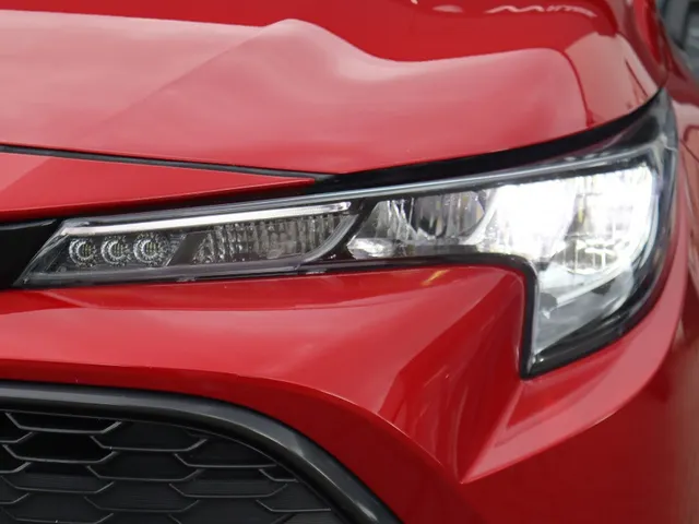 Toyota Corolla Touring Sports 1.8 Hybrid Dynamic Trekhaak | All Seasons | Carplay | Stoelverwarming