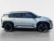 Kia EV3 GT-Line Business Edition 81.4 kWh | Climate Control | Cruise Control | Camera | Navigatie | Stoelverwarming | Stuurverwarming | Privacy Glass | Apple Carplay/Android Auto |