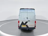 Volkswagen Bedrijfswagens Crafter Bedrijfswagens 35 Trendline 2.0 TDI 140pk L3H3 · 18' LM velgen · Trekhaak · Sidebars · Achterdeurspoiler · Voorspoiler · Camera · Apple/Android Car Play · Navigatie