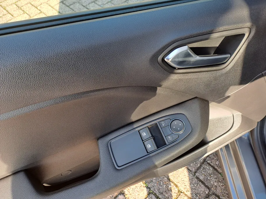 Renault Clio 1.0 TCe 90 Equilibre | Navigatie | Cruise | DAB | Rijstrooksensor met correctie | Airco | Apple Carplay/Android Auto