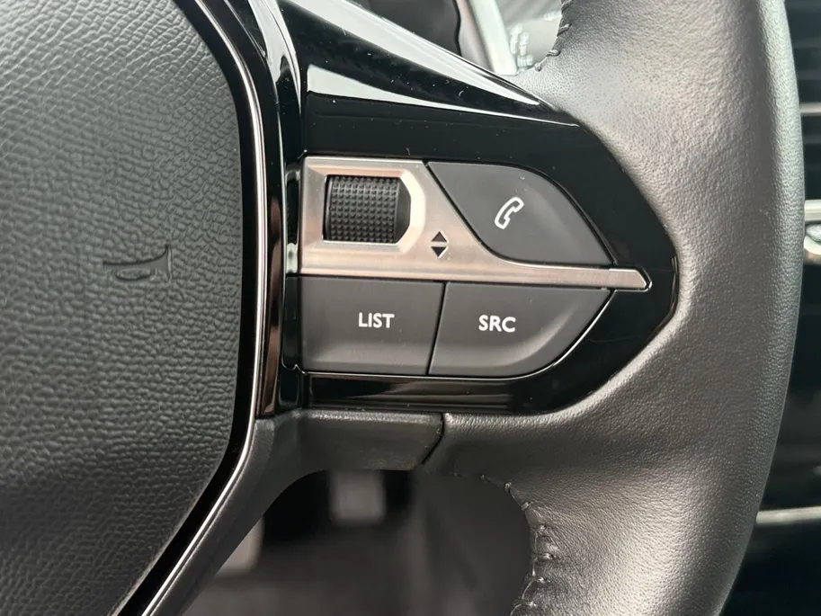 Peugeot 208 1.2 Hybrid 110 e-DCS6 Allure | Lichtmetaal | Automaat | Apple Carplay | Android Auto | 1 Jaar Bovag Garantie