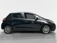 Toyota Yaris 1.5 Hybrid Dynamic | Apple Carplay / Android Auto | Parkeersensoren Voor | Parkeercamera Achter | Lichtsensor + Regensensor | Cruise Control | Rijstrooksensor | 15'Lichtmetalen Velgen