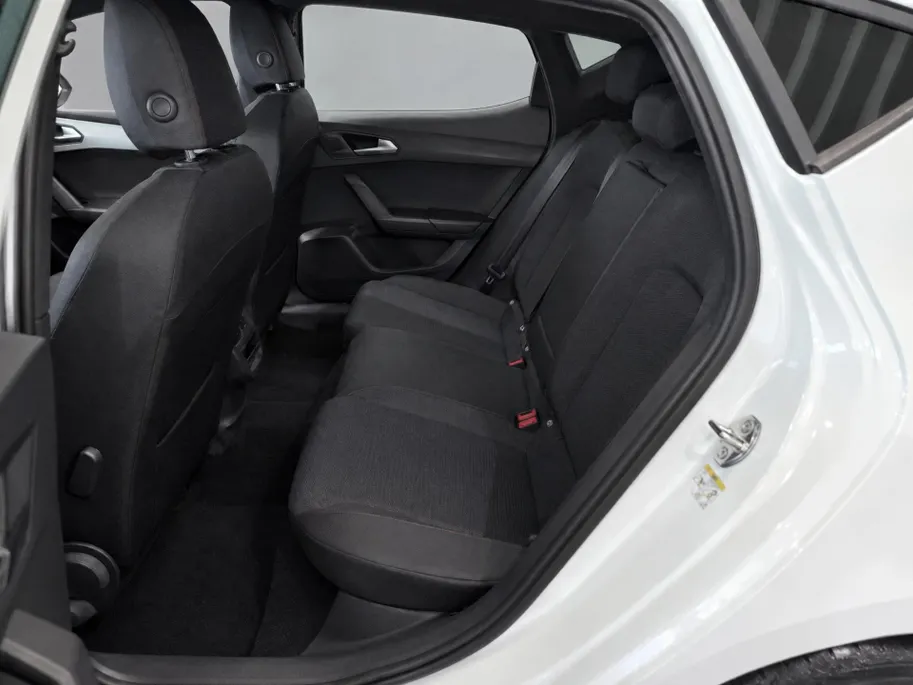 SEAT Leon FR Business 1.5 TSI eHybrid 150 kW / 204 PK Hatchb | 18 Inch | Matrix LED | Trekhaak | 5000,- HERWAARDERING!!!