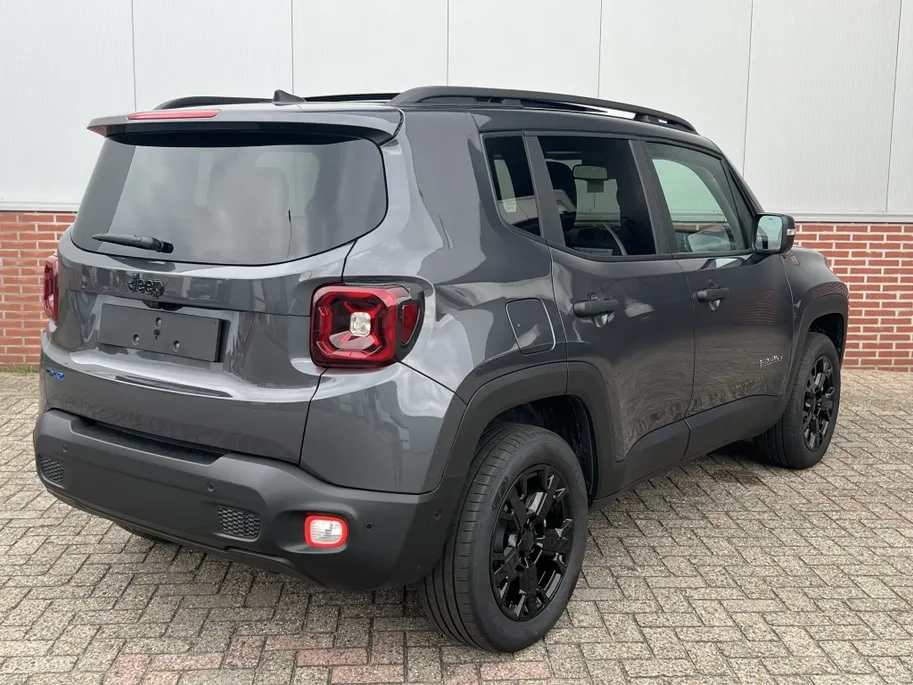 Jeep Renegade 4xe 240 PK Hybrid North Star | Pano | Safety | Winter | 18' VERKOCHT