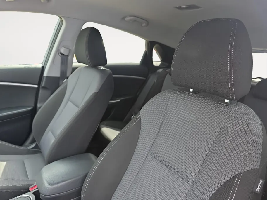 Hyundai i30 1.6 GDI Go! | 1e eigenaar | Volledig onderhouden! | Navigatie | Cruise Control | Achteruitrijcamera | Elektr. ramen | Climate Control | 12 maanden garantie!