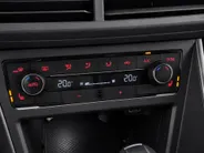 Volkswagen Polo 1.0 TSI 95pk DSG Highline · Apple/Android Car Play · Navigatie · P-Sensoren · Stoelverwarming · Climatronic ·