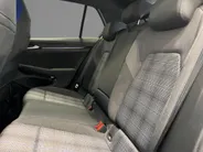 Volkswagen Golf 1.5 eHybrid 272pk DSG GTE · Panoramadak · 360 Camera · Inklap. Trekhaak · Head-Up Display · Matrix LED · Keyless · DCC · Garantie t/m 26-05-2030 of 100.000km