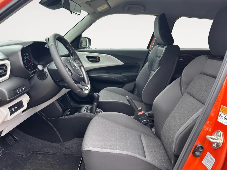 Suzuki Swift 1.2 Select Smart Hybrid | Actiekorting €2200,- | Private Lease vanaf €299,- p/m | Beperkte Voorraad  | 6 speakers | Lederen stuurwiel | Stoelverwarming |