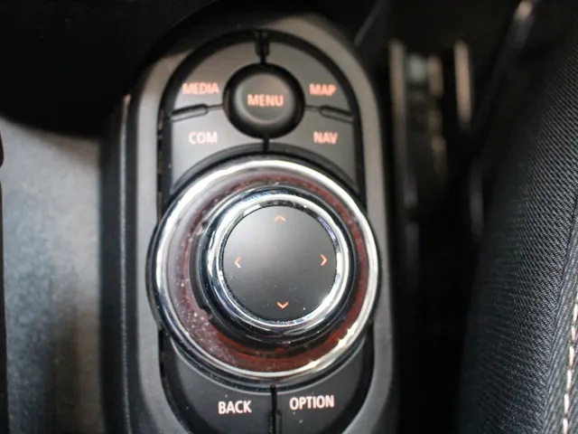 MINI 5-Deurs 1.5 Cooper Camden Edition Automaat | Navigatie | PDC | Cruise Control