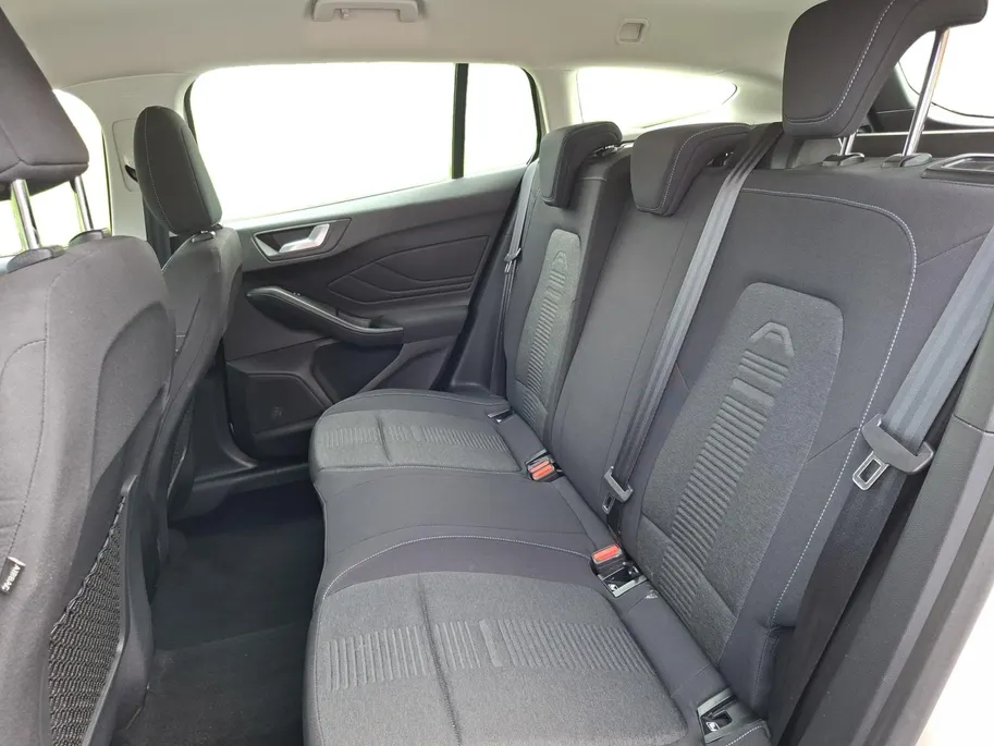 Ford Focus Wagon 1.5 EcoBoost Active Business 150PK Automaat | 1500kg Trekgewicht | Trekhaak | Climate Control | Navigatie | Parkeersensoren | Cruise Control | Keyless Entry