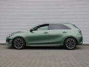 Kia Ceed 1.5 T-GDi GT-Line | Stuur-/stoelverwarming | Schuifdak | Cruise adapt. | Camera | 17' LM | LED | Dodehoek sensor | Draadloze lader |