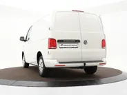 Volkswagen Bedrijfswagens Transporter 2.0 TDI 150pk DSG L1H1 28 · Apple/Android Car Play · Afneembare Trekhaak · Cruise Control · Airco · Navigatie · Parkeersensoren ·