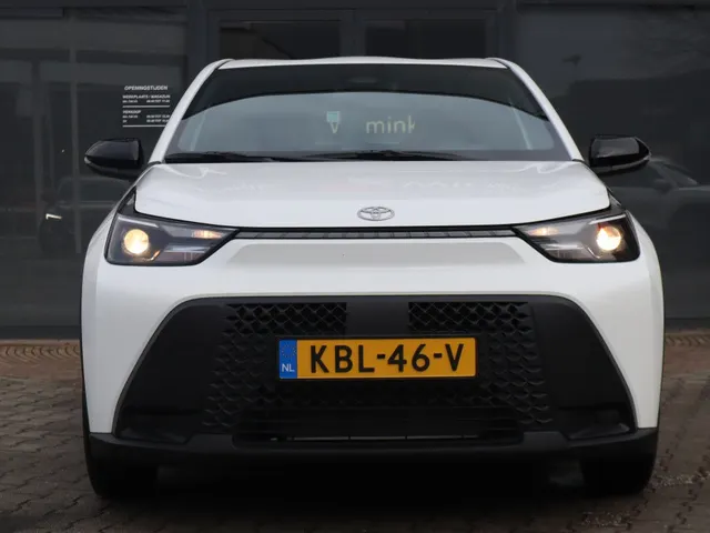 Toyota Aygo X Hybrid 115 play | LM Velgen | Stoelverwarming