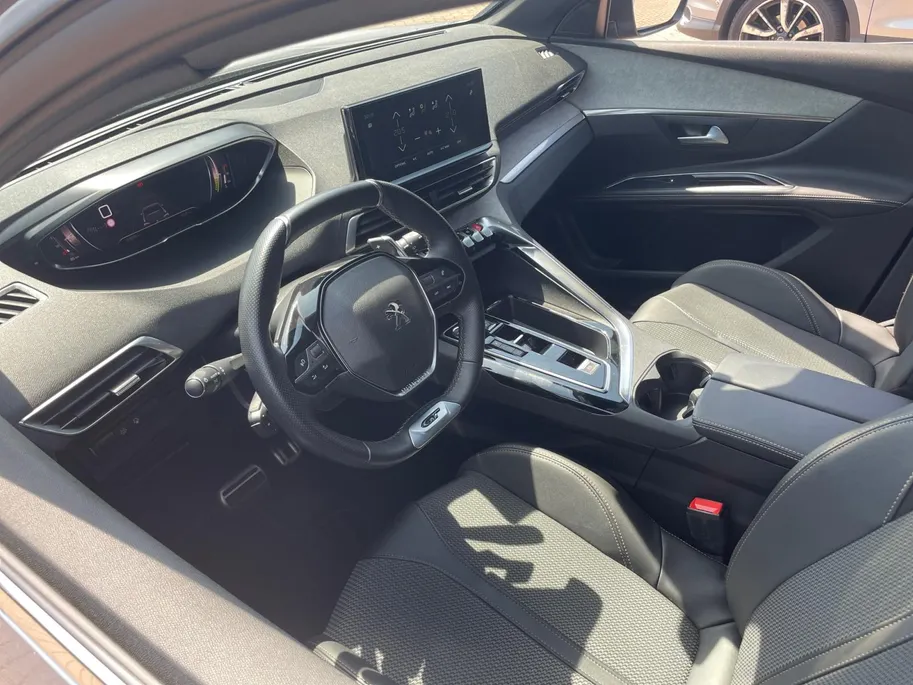 Peugeot 5008 1.2 Hybrid 136 GT *Automaat*Navi+Camera*Climate*Parc Assist*7 Stoelen*RIJK UITGERUST!