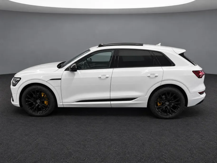 Audi e-tron 55 408pk Quattro S edition 95 kWh · SOH 97,1% · Panoramadak · Camera · Luchtvering · Zwart Optiek Plus · 21'' Inch ·