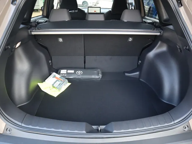 Toyota Corolla Cross Hybrid 140 Dynamic | Stoel/Stuur verwarming | Dodehoek Detectie | Elek. Klep