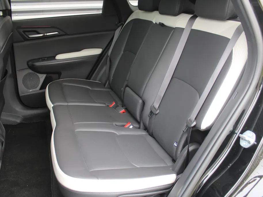 Kia EV5 GT-PlusLine 81.4 kWh | Schuifdak | Stuur-/stoelverwarming + ventilatie | Warmtepomp | 360 Camera | Geheugenstoel | Leer | HUD | LED | 19' LM |