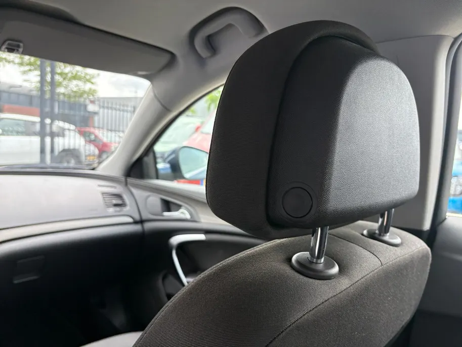 Opel Insignia 1.6 T Edition |Trekhaak| Cruise control|12maanden Bovag garantie| Nieuwe APK|