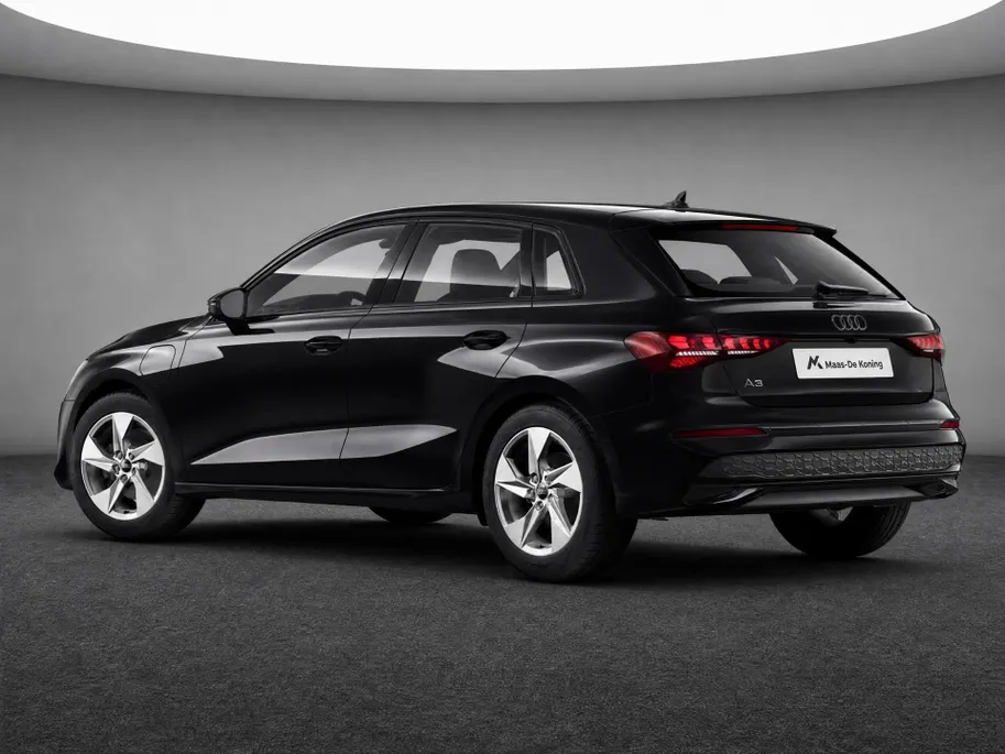 Audi A3 Sportback 40 TFSI e Advanced edition 204 PK · Optiekpakket zwart plus · Assistent rijden en parkeren plus · Lichtpakket plus ambient light · MEGA Sale