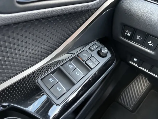 Toyota C-HR 1.8 Hybrid Dynamic | Trekhaak | Stoelverwarming | PDC v/a |