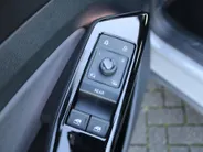 Volkswagen ID.4 Pure 52 kWh | Stuur- / Stoel- / Voorruit Verwarming | Clima | 19' LM | Cruise adapt. | PDC | Navi |