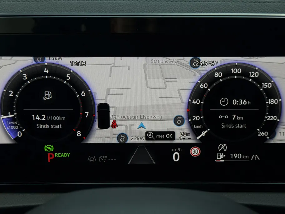 Volkswagen Tiguan 1.5 eTSI R-Line Business | Elektrisch wegklapbare trekhaak | Stoelmassage | Elektrisch bedienbare achterklep | Achteruitrijcamera | Parkeersensoren voor- en achter | Navi | Adaptive cruise control | Sportstoelen
