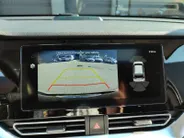 Kia e-Niro DynamicPlusLine 64 kWh | Warmtepomp! | Apple Carplay / Android Auto | Navigatiesyteem | Elektrisch Verstelbare Voorstoelen | Bestuurdersstoel + Geheugen | Stoelverwarming + Stoelkoeling | Stuurverwarming | Elektrisch Schuif / Kanteldak | Licht + Regensens