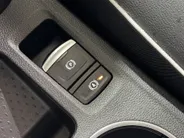 Renault Captur 145PK E-Tech Hybrid Intens Automaat | Trekhaak | All Season Banden | Navi | Camera | Climate Control | Velgens Hoogglans Zwart | Apple CarPlay/Android Auto | Licht & Regen Sensor | Full LED |