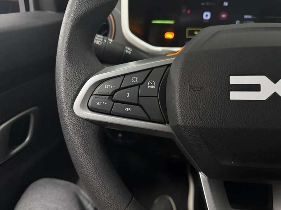 Dacia Spring Extreme 65 26.8 kWh AUTOMAAT CAMERA APPLE CARPLAY ANDROID AUTO HOGE INSTAP AIRCO CRUISE CONTROLE PAS 8000KM
