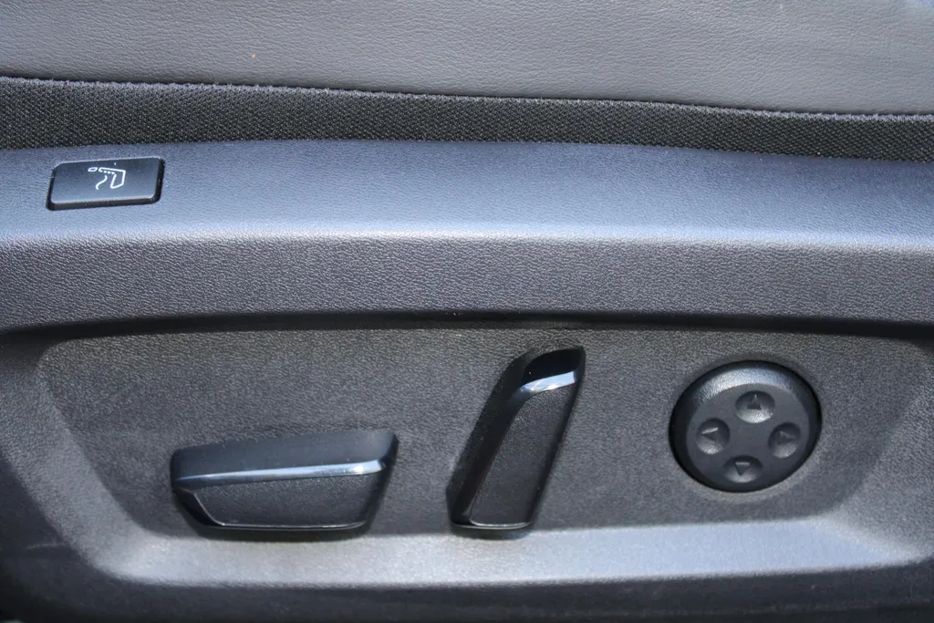Nissan QASHQAI 1.3 MHEV Xtronic Tekna Plus |Nappa lederen bekleding| Bose audio | Head-up display | Trekhaak | 1800kg trekgewicht | All season banden | Stoelmassage | Stoelgeheugen | Stoel-, voorruit- en stuurverwarming