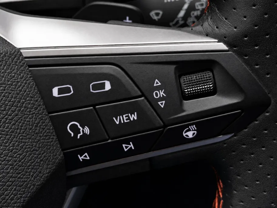 SEAT Tarraco 1.4TSIe-Hybrid 180kW/245PK PHEV FR · Panoramdak · Trekhaak · 360°Camera + Parkeersensoren · Stoelverwarming · Apple/Android Car Play ·